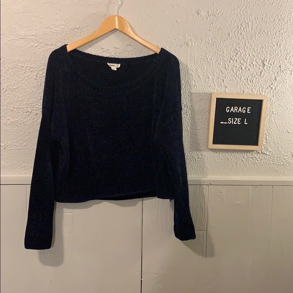 Women’s Cozy Sweater Size L Garage